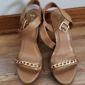 Size 8 wedges beigh womans